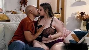 سكس امريكي مترجم رجل ينيك بنت زوجته المنفصله علي العشاء